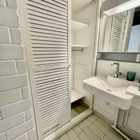 Апартаменты Joli 2 Pieces Loft Place Vendome/ Champs Elysees *