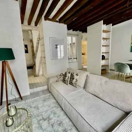 Апартаменты Joli 2 Pieces Loft Place Vendome/ Champs Elysees *